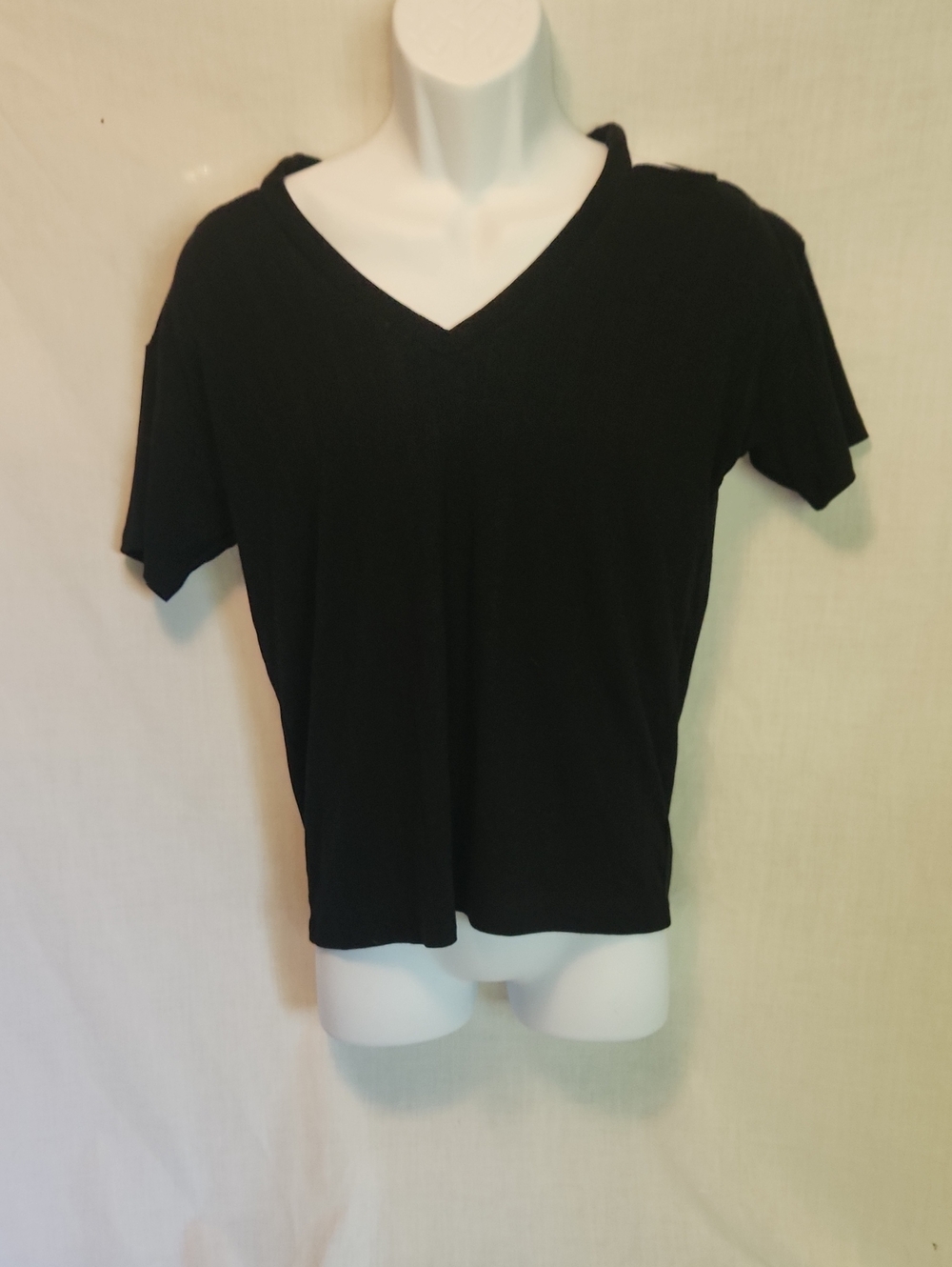Women's Black V-Neck Short Sleeve Tee